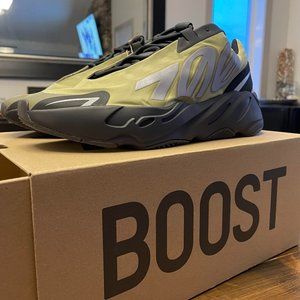 Yeezy Resin 700